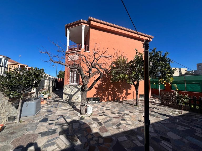 CHALET EN VENTA EN PARLA – ZONA LA ERMITA — Casalia Inmobiliaria, Parla (foto 1 de 60)