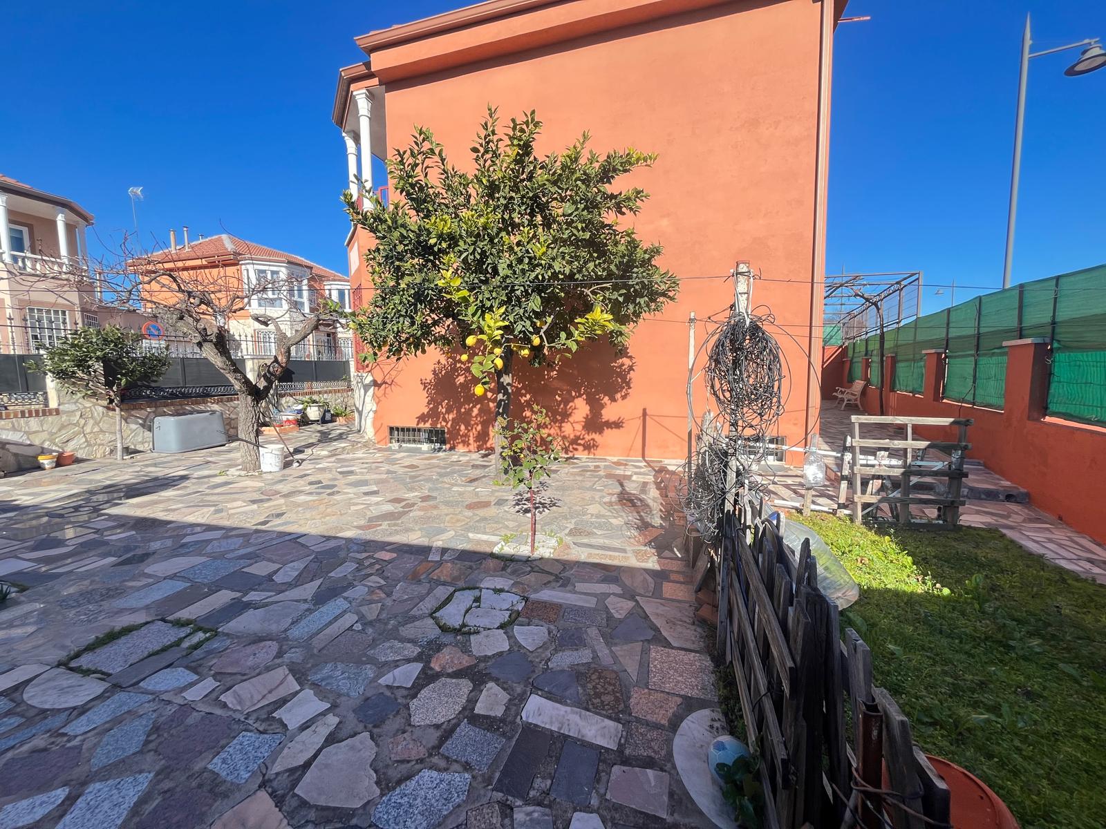 CHALET EN VENTA EN PARLA – ZONA LA ERMITA — Casalia Inmobiliaria, Parla (foto 2 de 60)