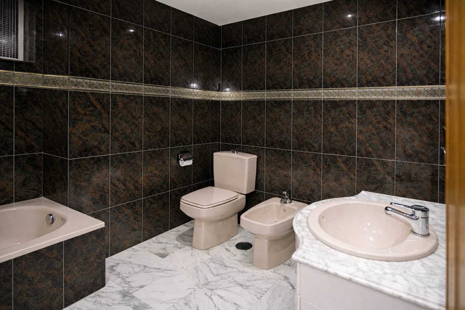 EDIFICIO DE USO MIXTO EN VENTA EN PARLA – ZONA PINTO-SAN ROQUE — Casalia Inmobiliaria, Parla (foto 10 de 21)
