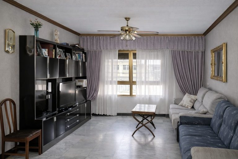 EDIFICIO DE USO MIXTO EN VENTA EN PARLA – ZONA PINTO-SAN ROQUE — Casalia Inmobiliaria, Parla (foto 2 de 21)