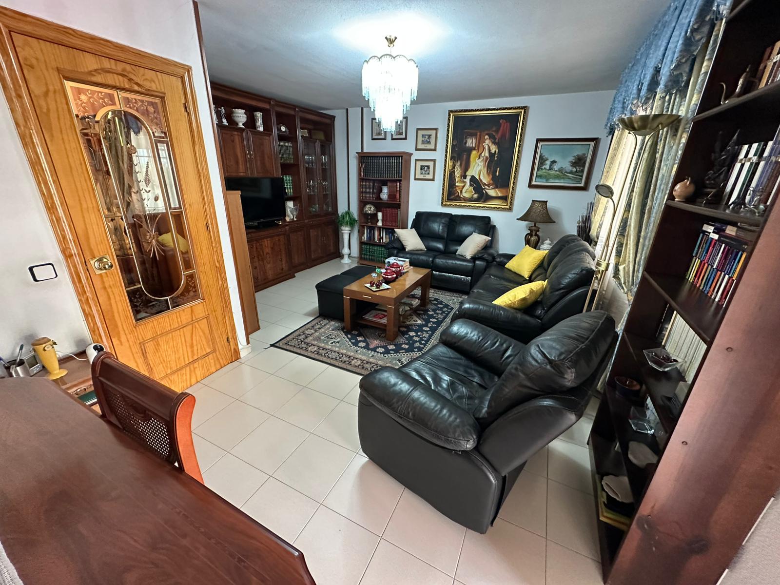 CHALET ADOSADO EN VENTA EN PARLA – ZONA LAS AMÉRICAS — Casalia Inmobiliaria, Parla (foto 13 de 47)