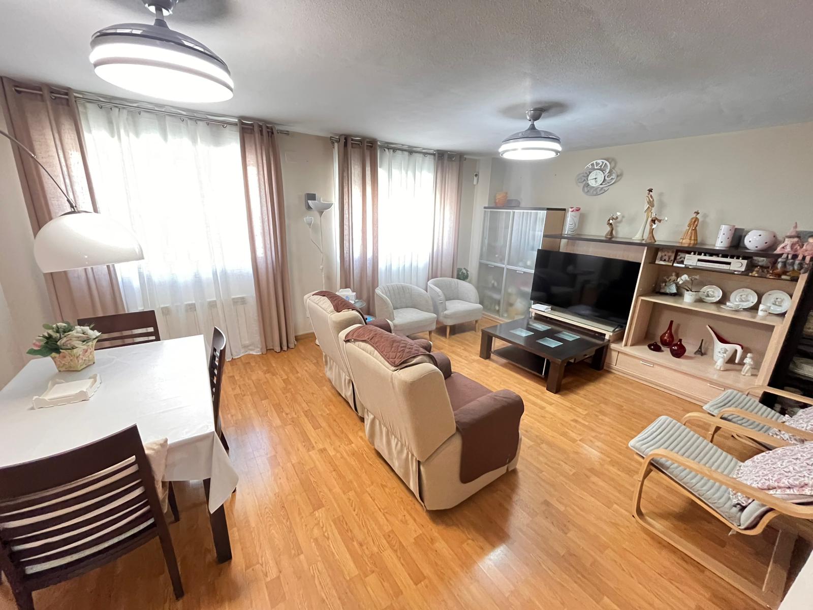 ÁTICO DÚPLEX SEMINUEVO EN URBANIZACIÓN PRIVADA EN VENTA EN PARLA – ZONA EL NIDO — Casalia Inmobiliaria, Parla (foto 17 de 38)