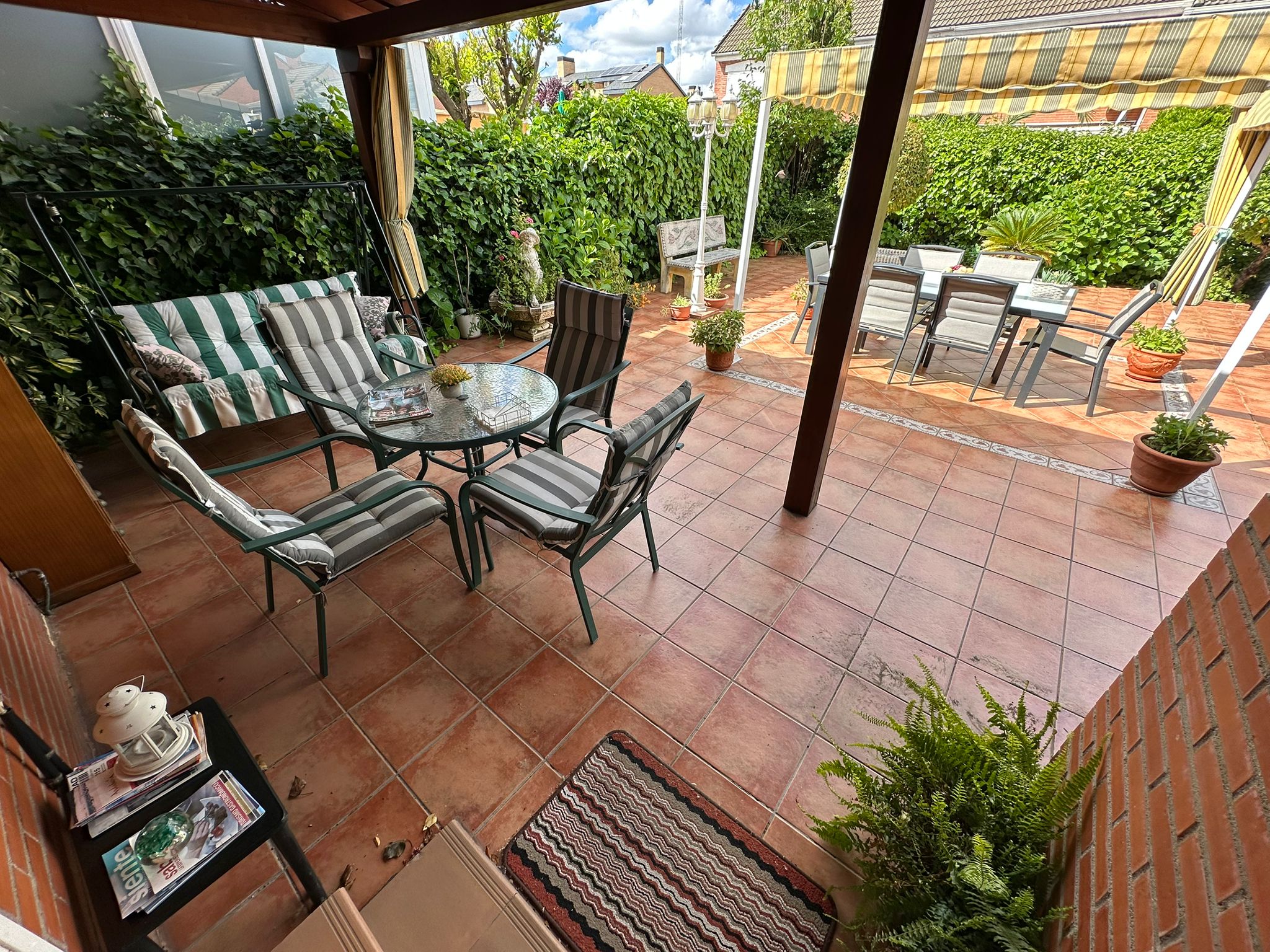 CHALET ADOSADO EN VENTA EN PARLA – ZONA LAS AMÉRICAS — Casalia Inmobiliaria, Parla (foto 2 de 47)