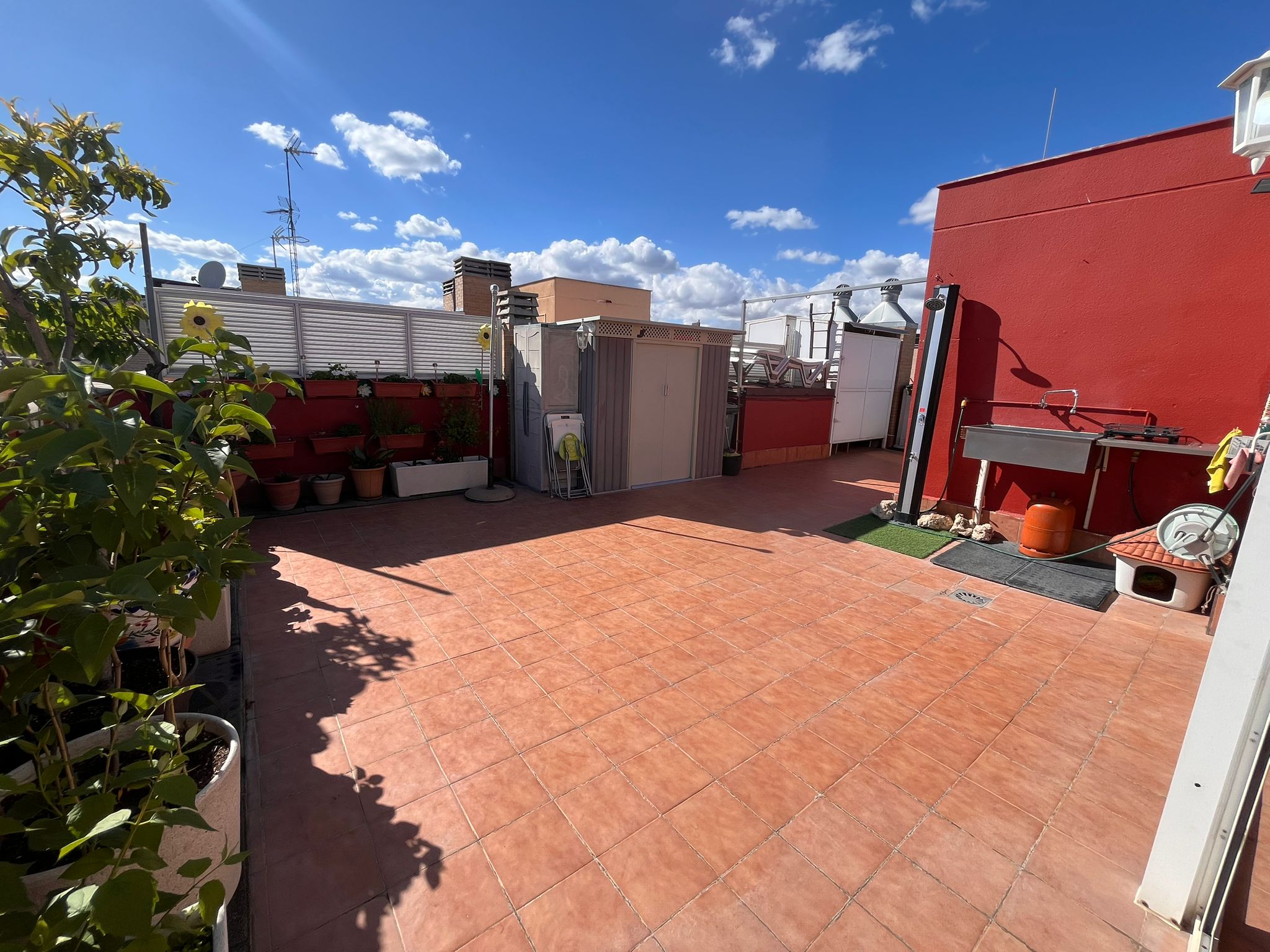 ÁTICO DÚPLEX SEMINUEVO EN URBANIZACIÓN PRIVADA EN VENTA EN PARLA – ZONA EL NIDO — Casalia Inmobiliaria, Parla (foto 2 de 38)