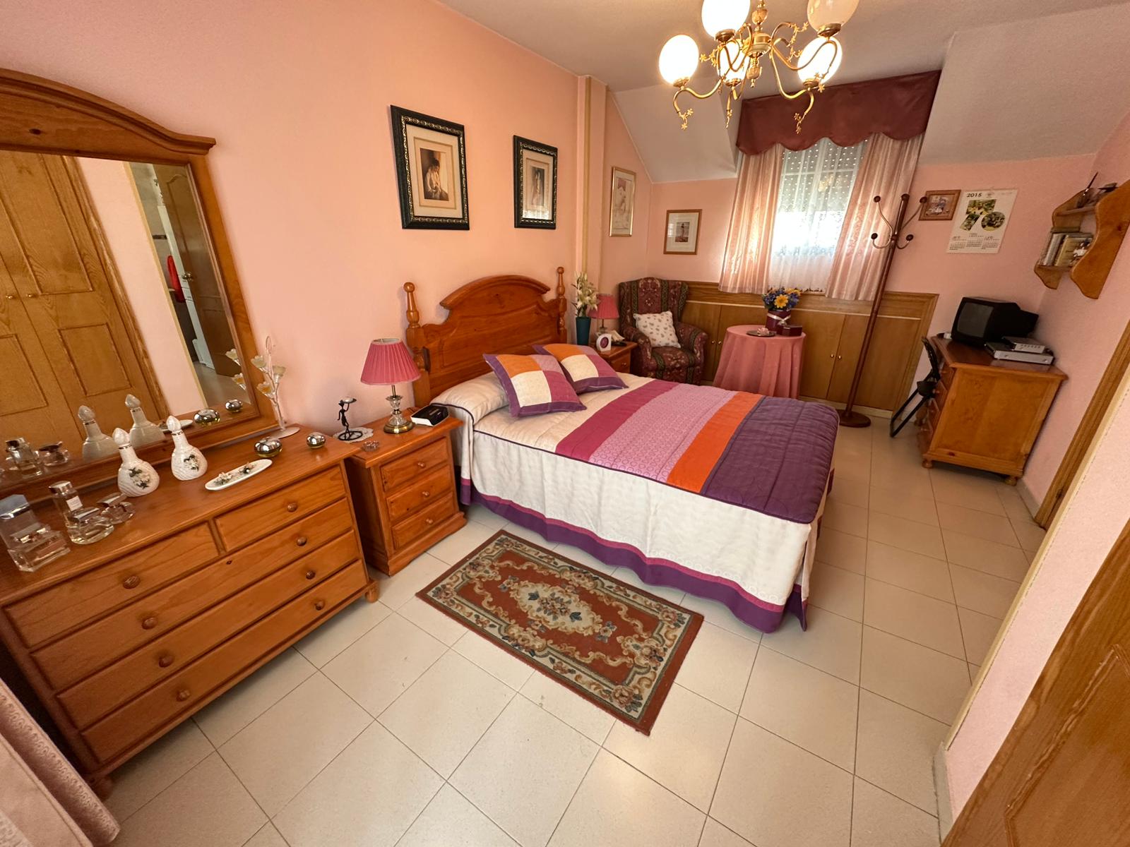 CHALET ADOSADO EN VENTA EN PARLA – ZONA LAS AMÉRICAS — Casalia Inmobiliaria, Parla (foto 26 de 47)