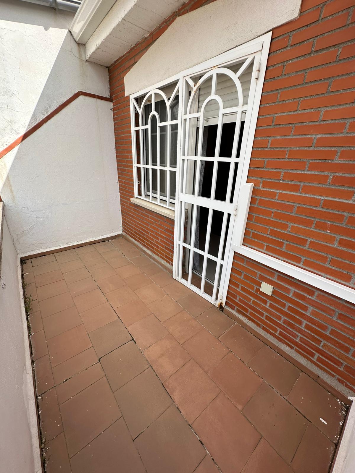 CHALET ADOSADO EN VENTA EN PARLA – ZONA LAS AMÉRICAS — Casalia Inmobiliaria, Parla (foto 27 de 47)