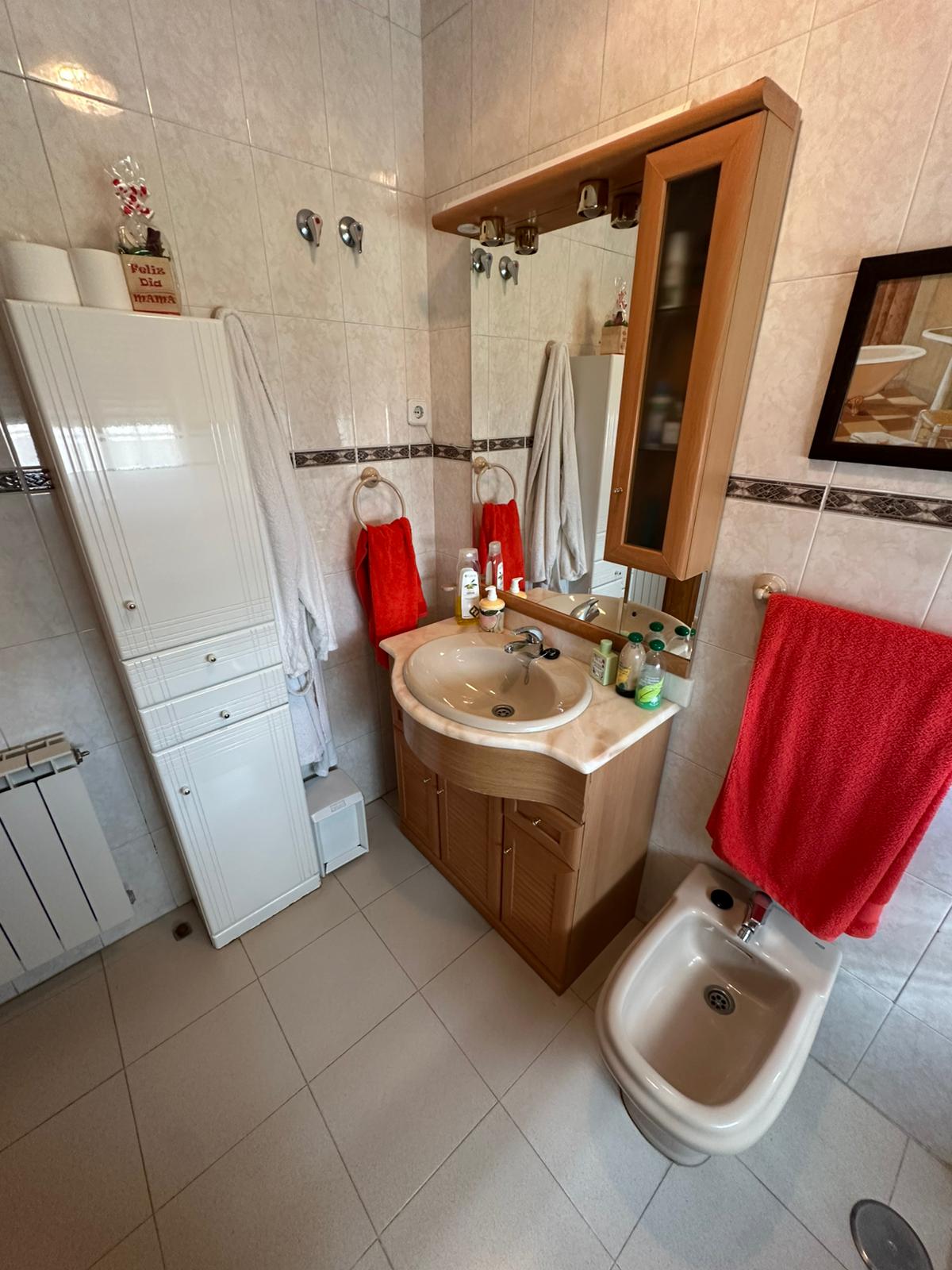 CHALET ADOSADO EN VENTA EN PARLA – ZONA LAS AMÉRICAS — Casalia Inmobiliaria, Parla (foto 29 de 47)