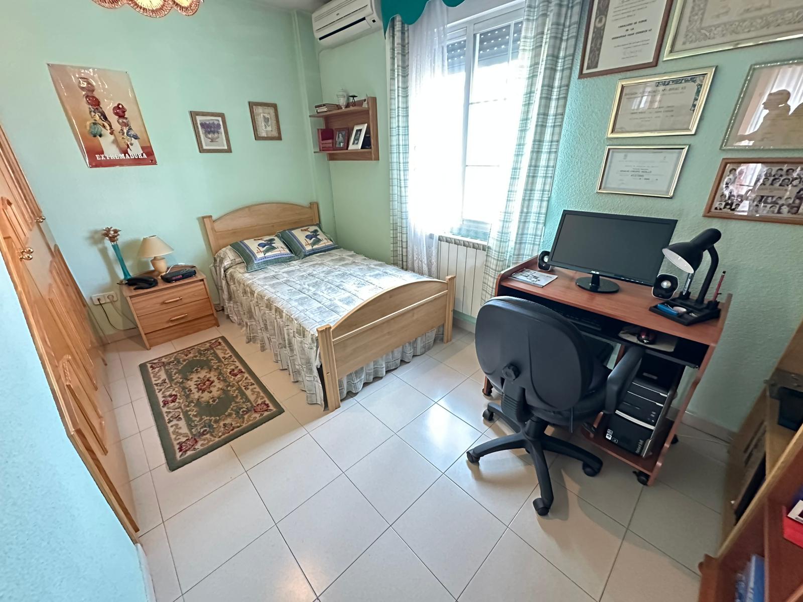 CHALET ADOSADO EN VENTA EN PARLA – ZONA LAS AMÉRICAS — Casalia Inmobiliaria, Parla (foto 32 de 47)