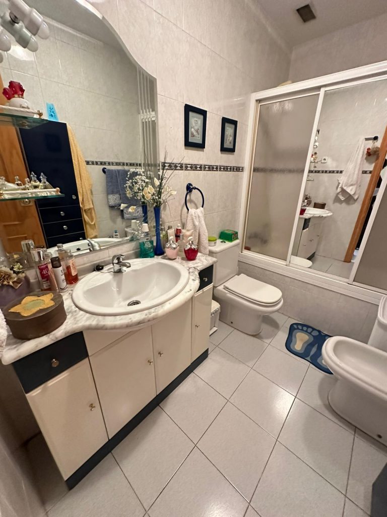 CHALET ADOSADO EN VENTA EN PARLA – ZONA LAS AMÉRICAS — Casalia Inmobiliaria, Parla (foto 34 de 47)