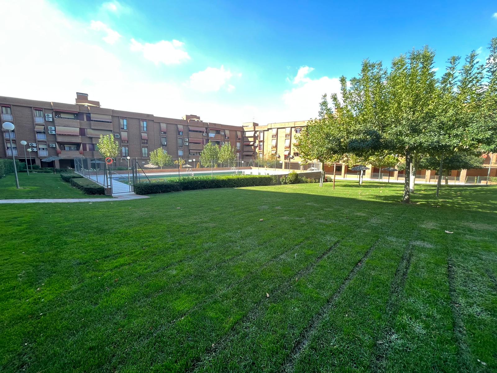 PISO SEMINUEVO VENTA EN PARLA EN LA URBANIZACIÓN ATENAS CON GARAJE-ZONA LAS LAGUNAS — Casalia Inmobiliaria, Parla (foto 2 de 35)