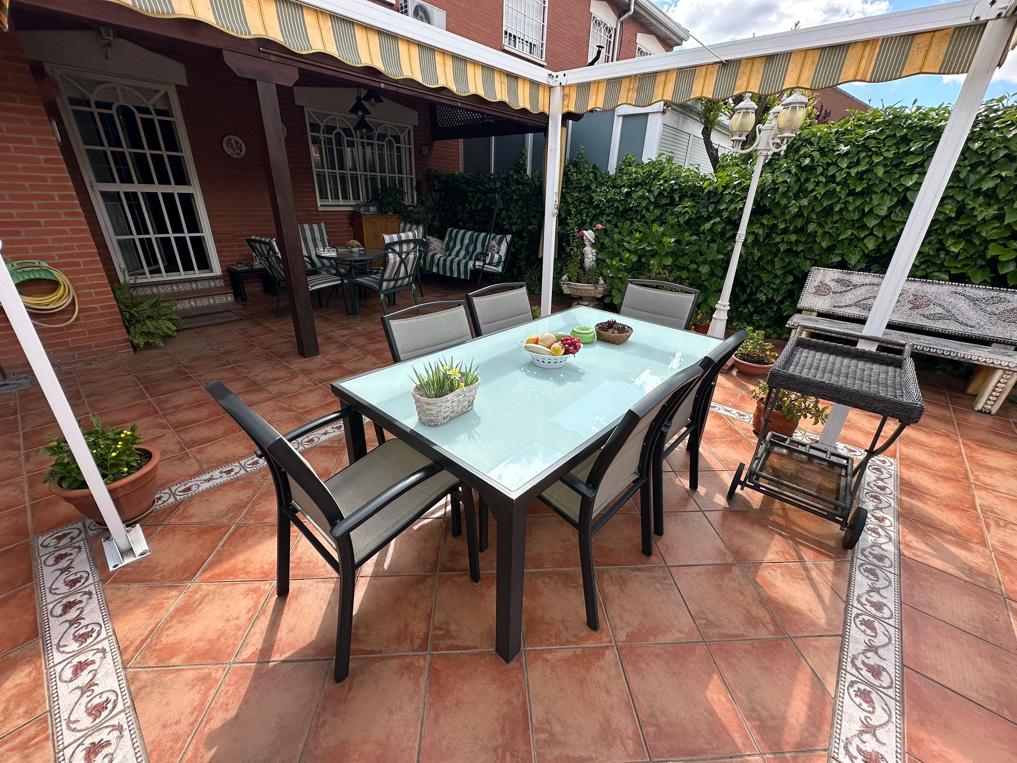 CHALET ADOSADO EN VENTA EN PARLA – ZONA LAS AMÉRICAS — Casalia Inmobiliaria, Parla (foto 5 de 47)