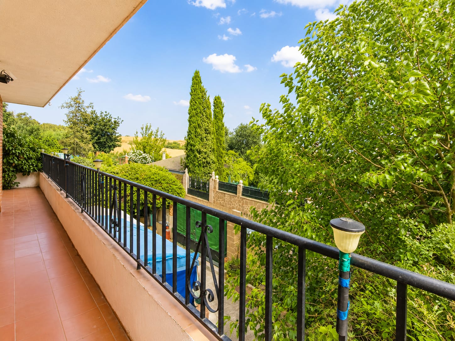CHALET INDEPENDIENTE CON MÁS DE 1.000 M2 DE PARCELA EN VENTA EN PALOMEQUE-TOLEDO — Casalia Inmobiliaria, Parla (foto 1 de 40)