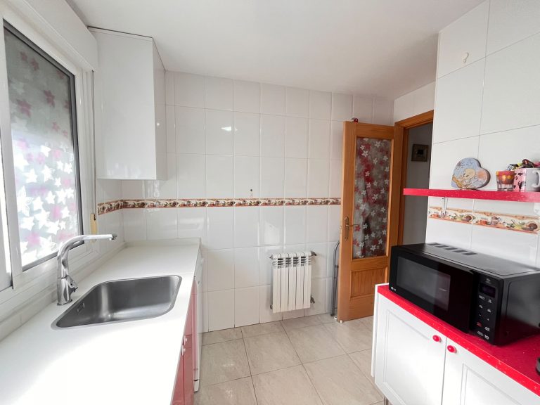 PISO CON PLAZA DE GARAJE EN VENTA EN PARLA – ZONA REYES — Casalia Inmobiliaria, Parla (foto 16 de 42)