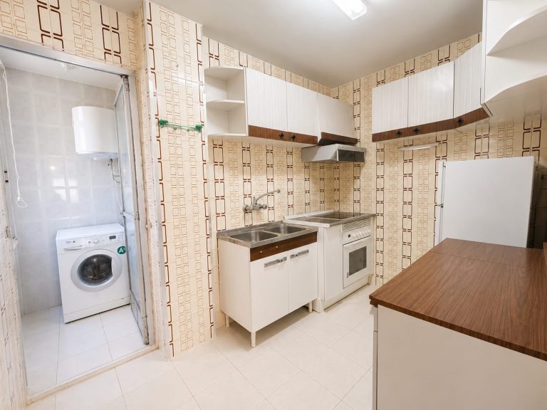 PISO A REFORMAR EN VENTA EN PARLA – ZONA CALLE PINTO — Casalia Inmobiliaria, Parla (foto 3 de 16)