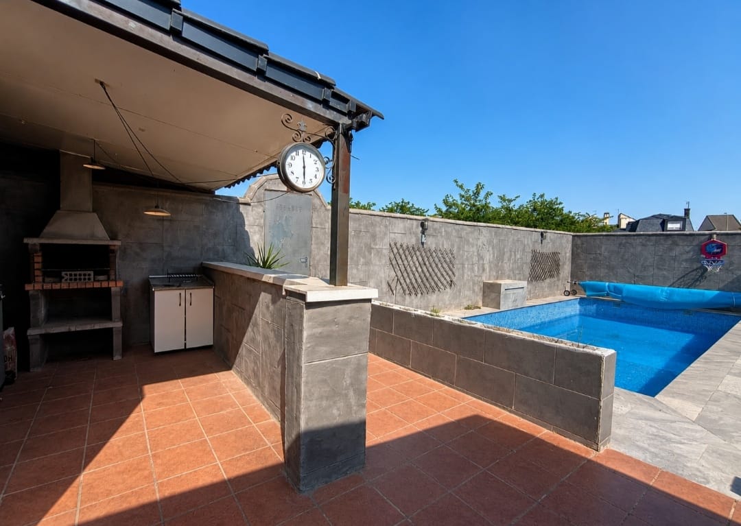 CHALET PAREADO EN VENTA EN ILLESCAS – ZONA EL SEÑORÍO DE ILLESCAS — Casalia Inmobiliaria, Parla (foto 4 de 32)