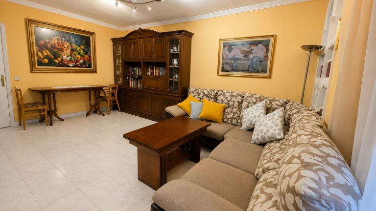 PISO DE 4 HABITACIONES EN VENTA EN PARLA – ZONA REYES CATÓLICOS — Casalia Inmobiliaria, Parla (foto 1 de 27)