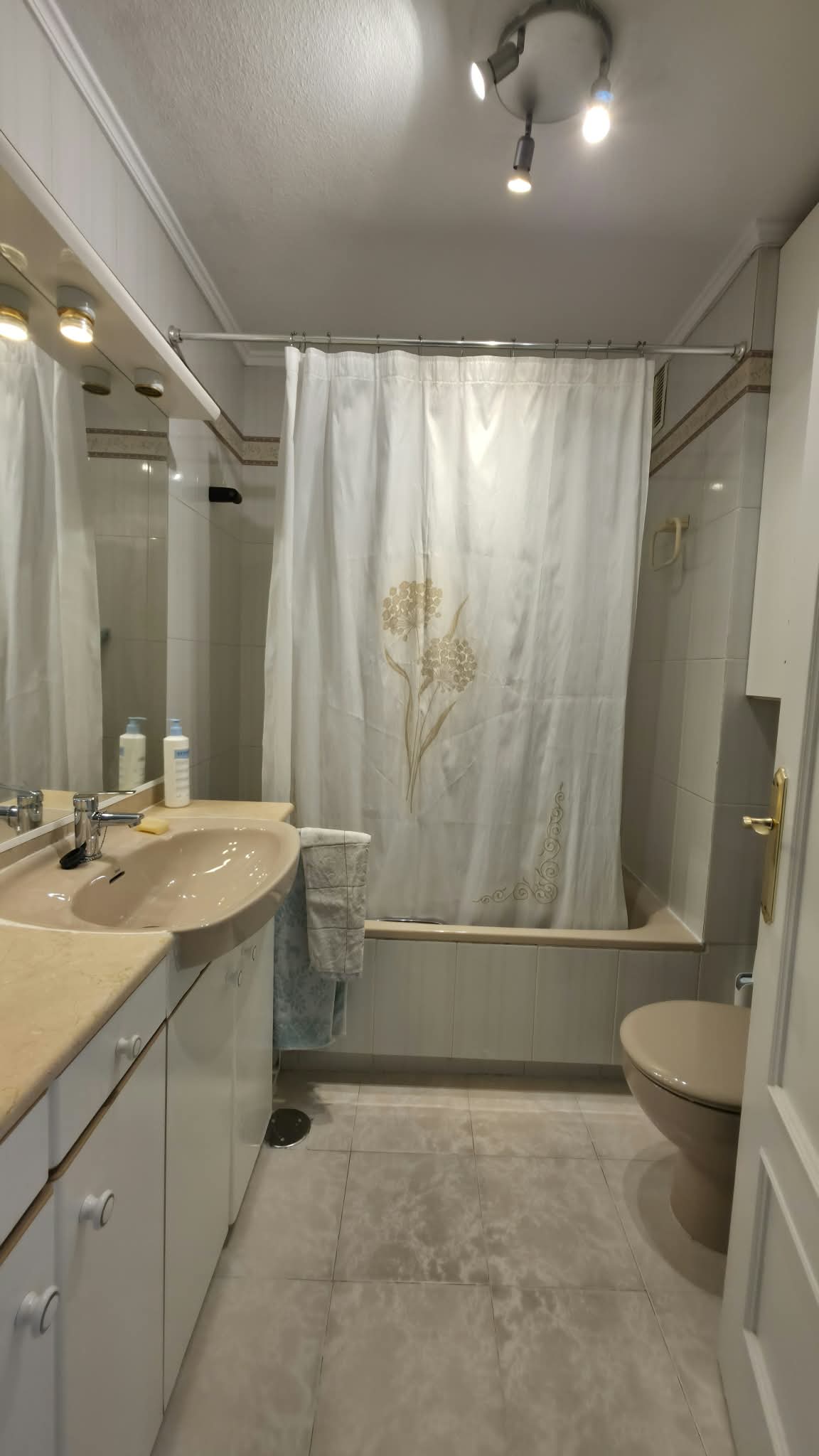 PISO DE 4 HABITACIONES EN VENTA EN PARLA – ZONA REYES CATÓLICOS — Casalia Inmobiliaria, Parla (foto 17 de 27)