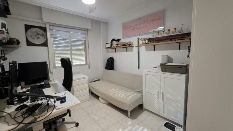 PISO DE 4 HABITACIONES EN VENTA EN PARLA – ZONA REYES CATÓLICOS — Casalia Inmobiliaria, Parla (foto 23 de 27)