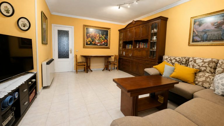 PISO DE 4 HABITACIONES EN VENTA EN PARLA – ZONA REYES CATÓLICOS — Casalia Inmobiliaria, Parla (foto 2 de 27)
