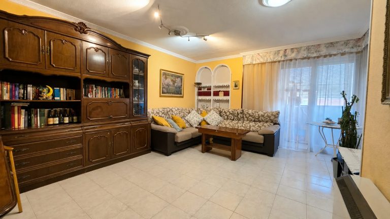 PISO DE 4 HABITACIONES EN VENTA EN PARLA – ZONA REYES CATÓLICOS — Casalia Inmobiliaria, Parla (foto 4 de 27)