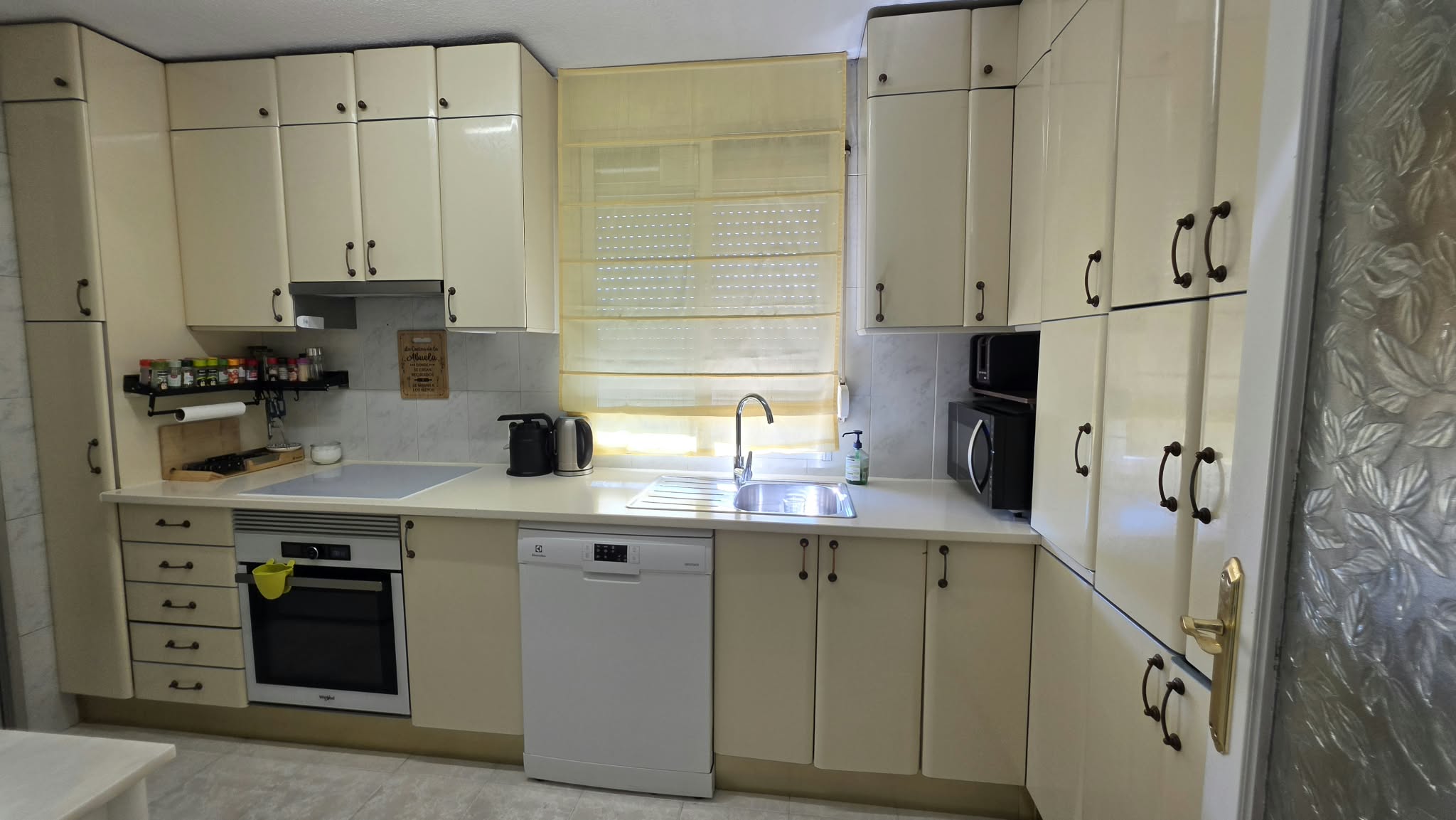 PISO DE 4 HABITACIONES EN VENTA EN PARLA – ZONA REYES CATÓLICOS — Casalia Inmobiliaria, Parla (foto 7 de 27)
