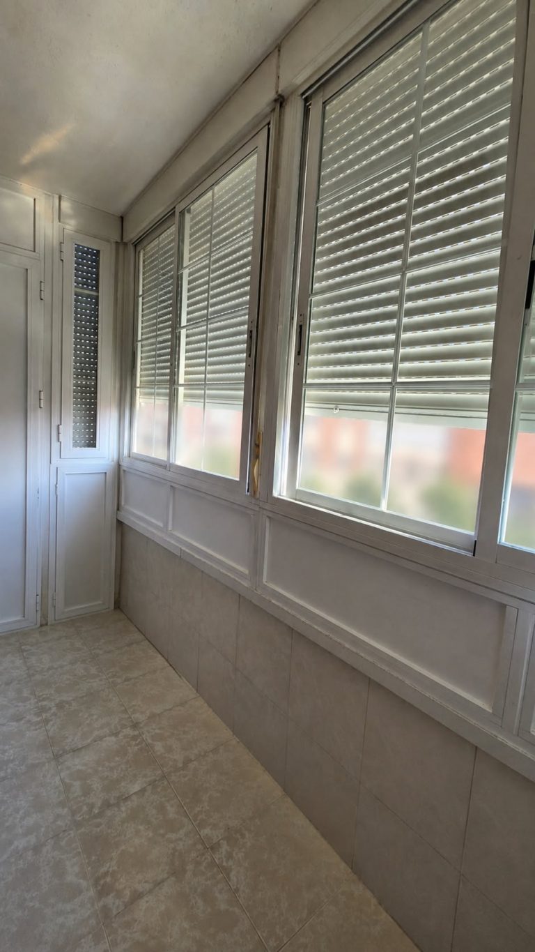 PISO DE 4 HABITACIONES EN VENTA EN PARLA – ZONA REYES CATÓLICOS — Casalia Inmobiliaria, Parla (foto 6 de 27)