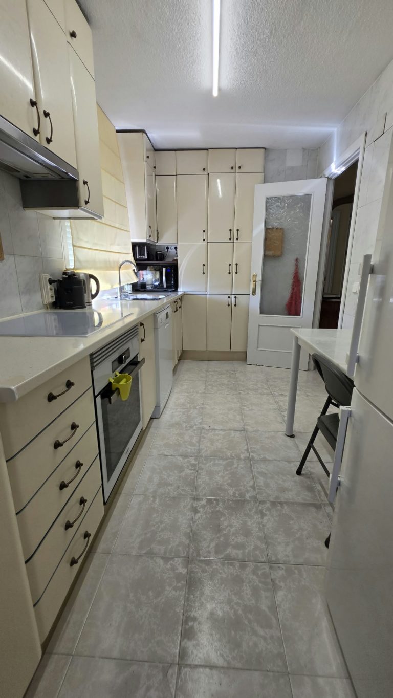 PISO DE 4 HABITACIONES EN VENTA EN PARLA – ZONA REYES CATÓLICOS — Casalia Inmobiliaria, Parla (foto 9 de 27)
