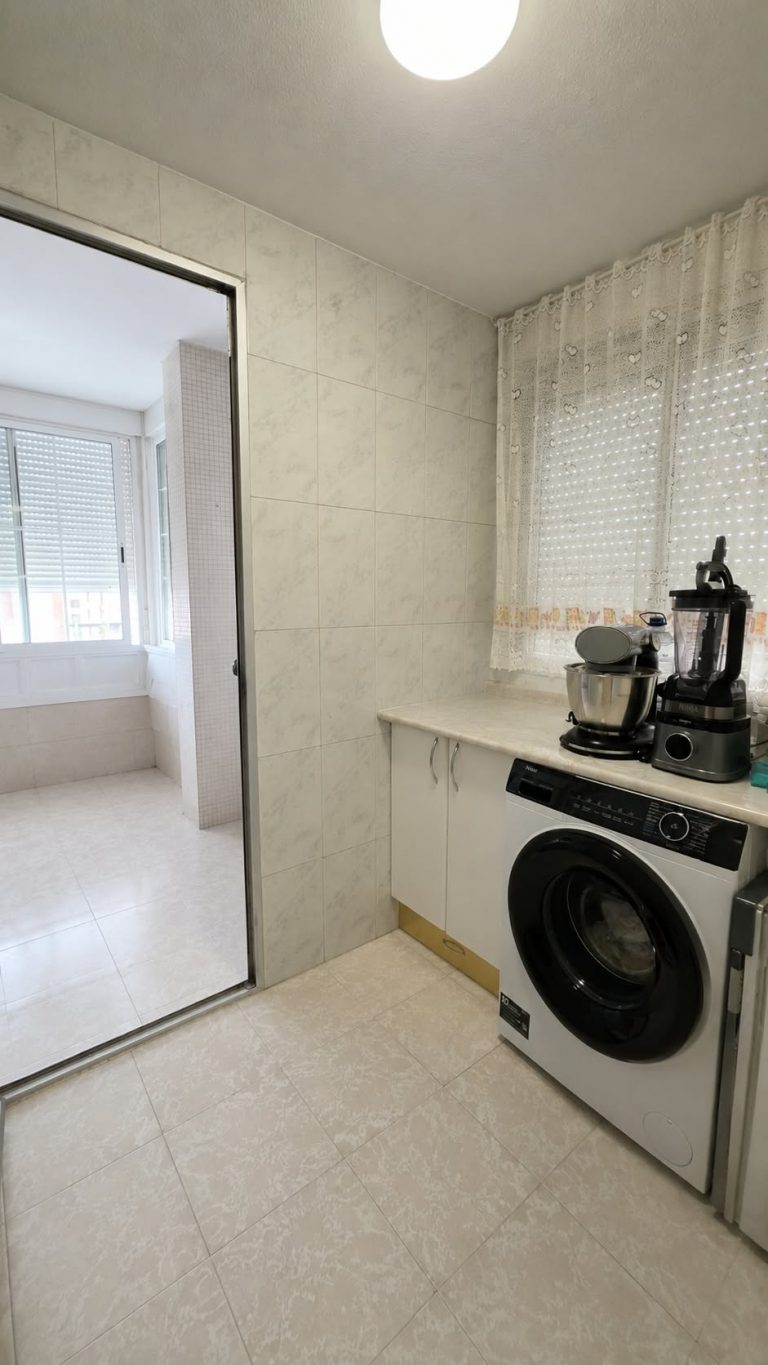 PISO DE 4 HABITACIONES EN VENTA EN PARLA – ZONA REYES CATÓLICOS — Casalia Inmobiliaria, Parla (foto 10 de 27)