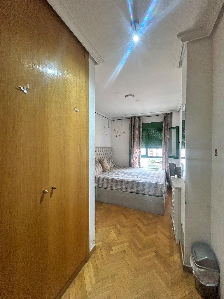 PISO SEMINUEVO DE 4 HABITACIONES EN VENTA EL PARLA – ZONA EL NIDO/ LAS FUENTES — Casalia Inmobiliaria, Parla (foto 9 de 20)