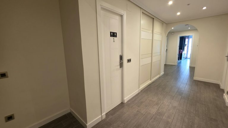 CASA INDEPENDIENTE CON 5 HABITACIONES ADAPTADA PARA ALQUILER DE HABITACIONES EN PARLA – ZONA CENTRO — Casalia Inmobiliaria, Parla (foto 20 de 47)