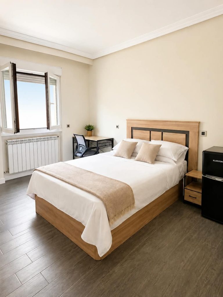 CASA INDEPENDIENTE CON 5 HABITACIONES ADAPTADA PARA ALQUILER DE HABITACIONES EN PARLA – ZONA CENTRO — Casalia Inmobiliaria, Parla (foto 24 de 47)