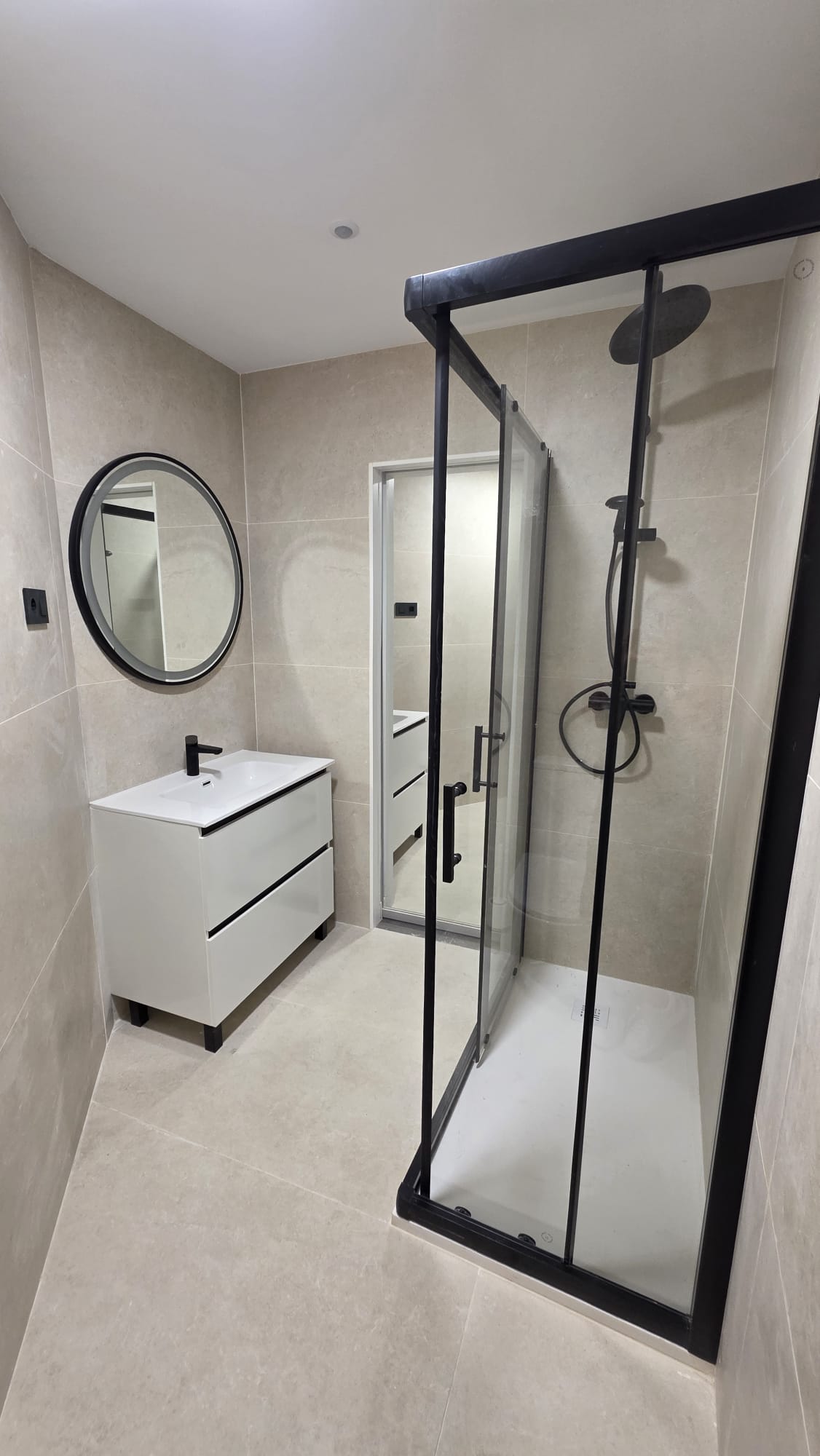 CASA INDEPENDIENTE CON 5 HABITACIONES ADAPTADA PARA ALQUILER DE HABITACIONES EN PARLA – ZONA CENTRO — Casalia Inmobiliaria, Parla (foto 25 de 47)