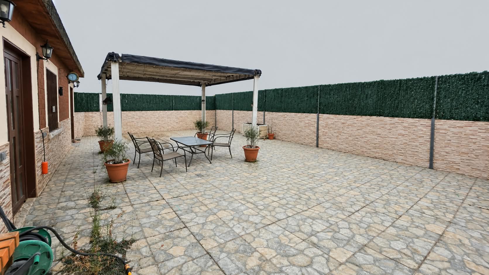 CASA INDEPENDIENTE CON 5 HABITACIONES ADAPTADA PARA ALQUILER DE HABITACIONES EN PARLA – ZONA CENTRO — Casalia Inmobiliaria, Parla (foto 2 de 47)