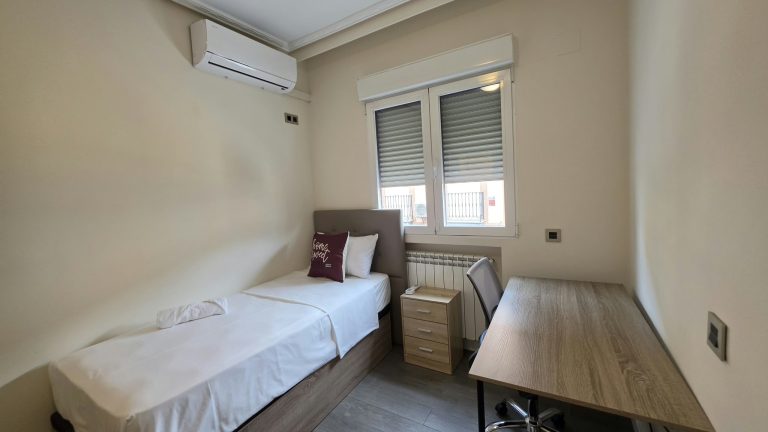 CASA INDEPENDIENTE CON 5 HABITACIONES ADAPTADA PARA ALQUILER DE HABITACIONES EN PARLA – ZONA CENTRO — Casalia Inmobiliaria, Parla (foto 29 de 47)