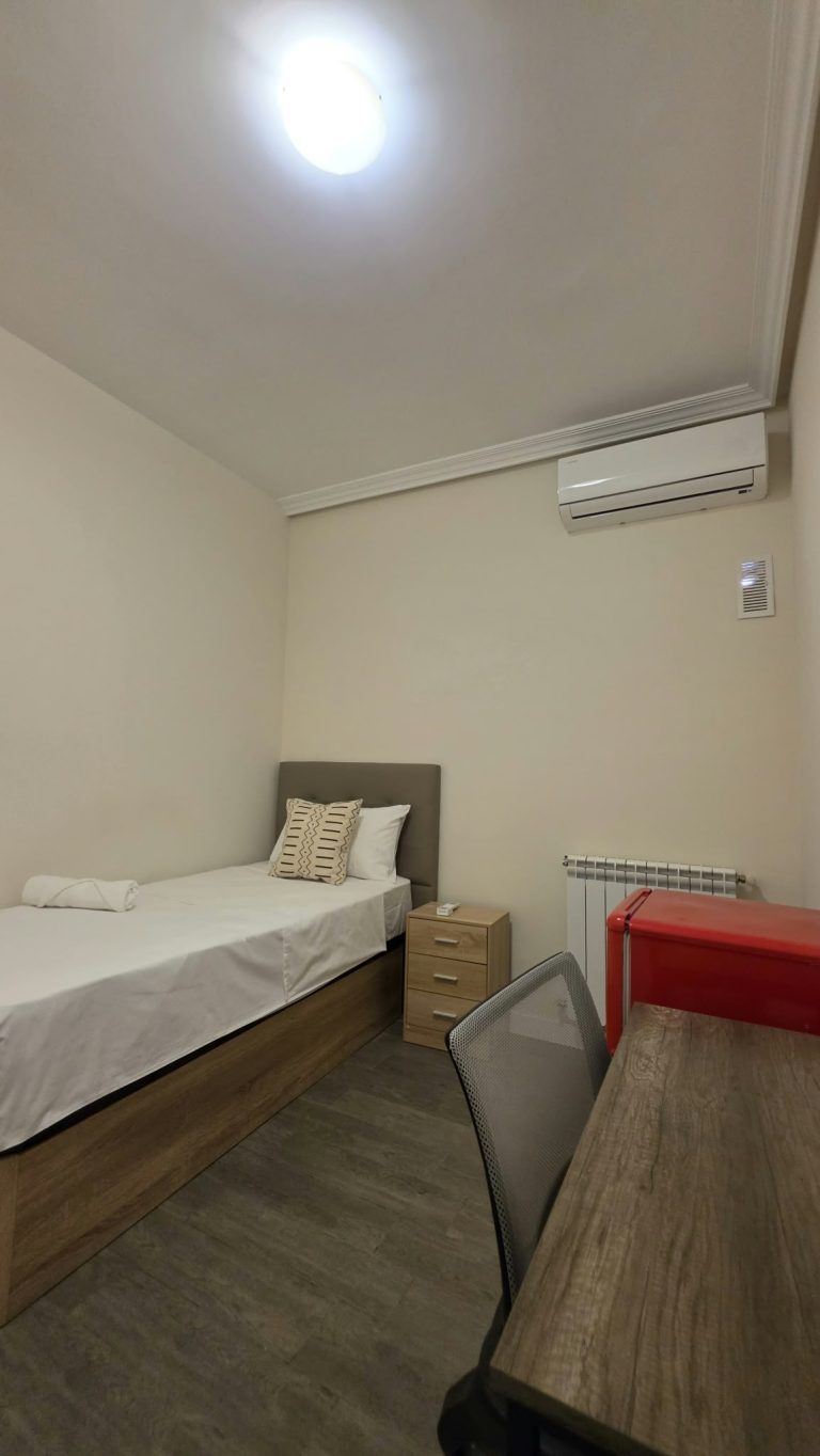 CASA INDEPENDIENTE CON 5 HABITACIONES ADAPTADA PARA ALQUILER DE HABITACIONES EN PARLA – ZONA CENTRO — Casalia Inmobiliaria, Parla (foto 30 de 47)