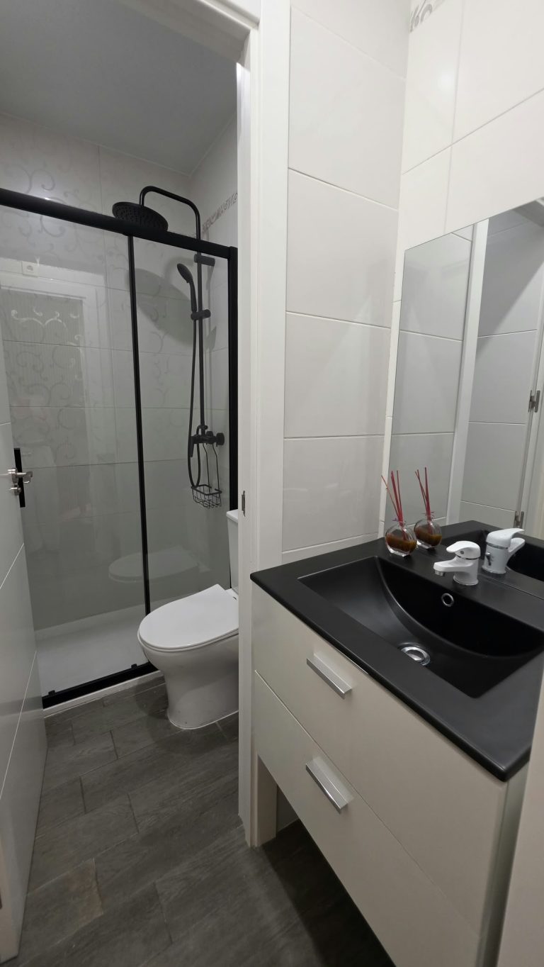 CASA INDEPENDIENTE CON 5 HABITACIONES ADAPTADA PARA ALQUILER DE HABITACIONES EN PARLA – ZONA CENTRO — Casalia Inmobiliaria, Parla (foto 33 de 47)