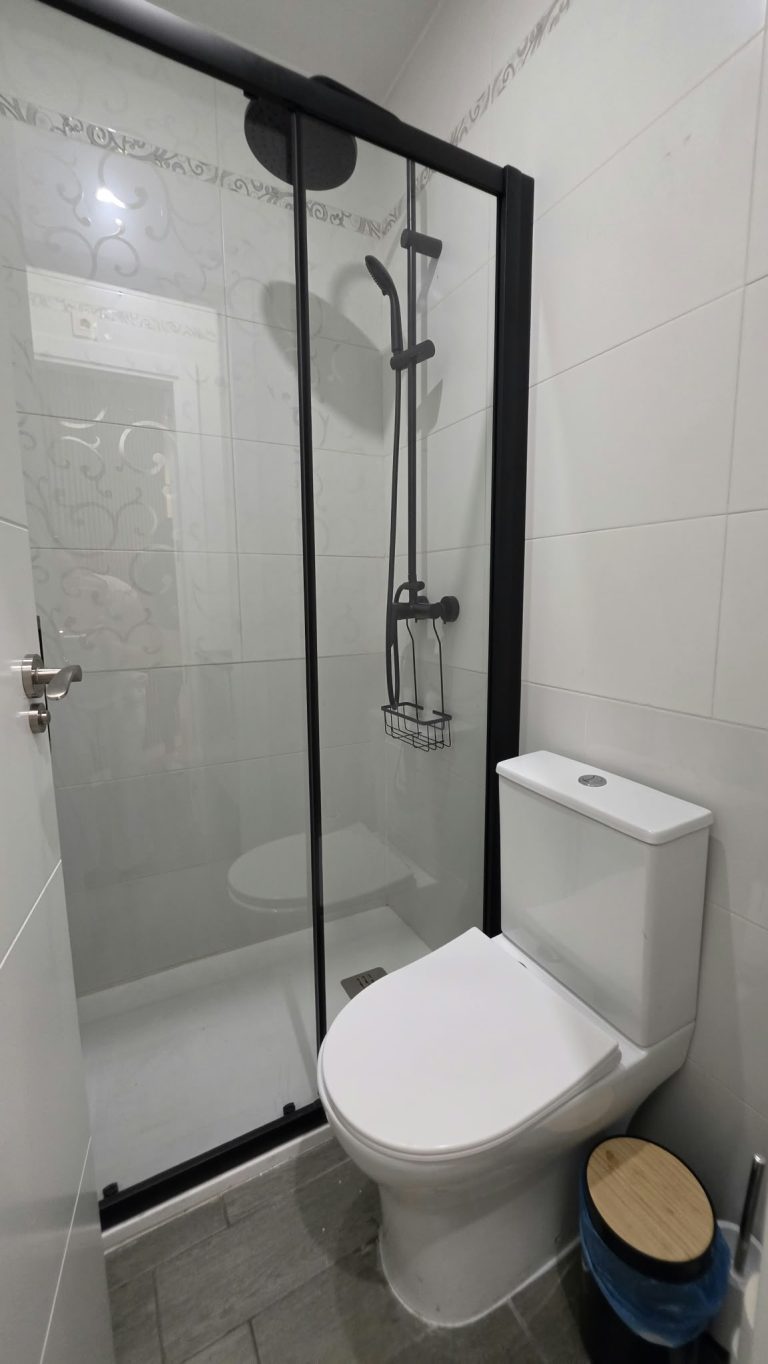 CASA INDEPENDIENTE CON 5 HABITACIONES ADAPTADA PARA ALQUILER DE HABITACIONES EN PARLA – ZONA CENTRO — Casalia Inmobiliaria, Parla (foto 34 de 47)
