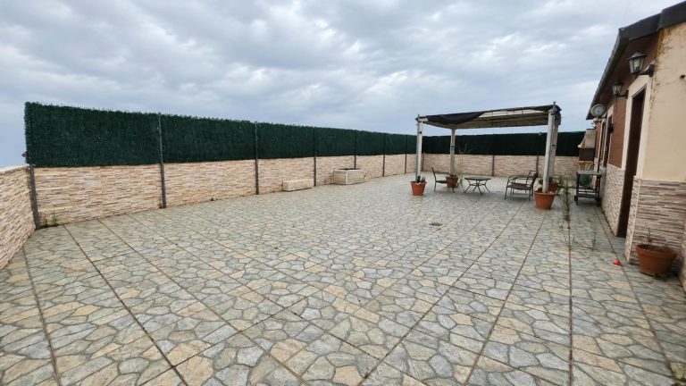 CASA INDEPENDIENTE CON 5 HABITACIONES ADAPTADA PARA ALQUILER DE HABITACIONES EN PARLA – ZONA CENTRO — Casalia Inmobiliaria, Parla (foto 3 de 47)