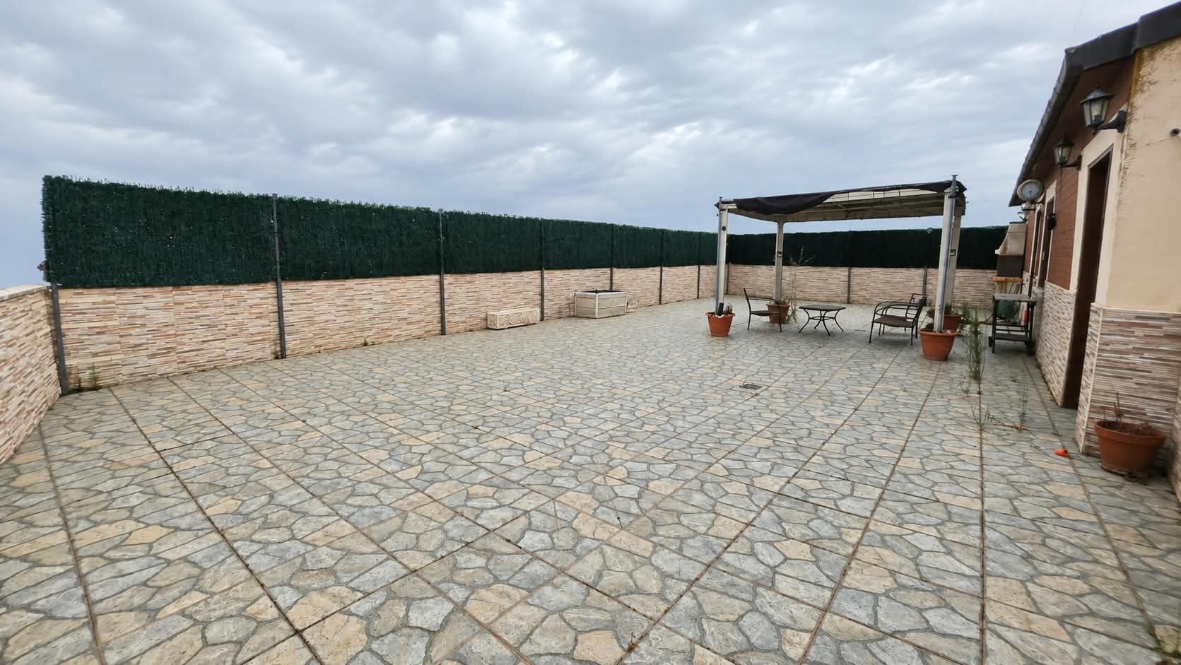 CASA INDEPENDIENTE CON 5 HABITACIONES ADAPTADA PARA ALQUILER DE HABITACIONES EN PARLA – ZONA CENTRO — Casalia Inmobiliaria, Parla (foto 3 de 47)