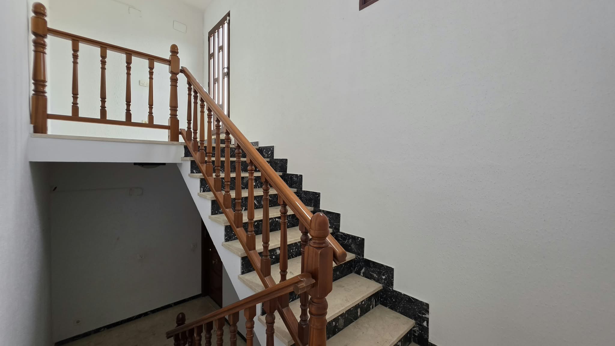 CASA INDEPENDIENTE CON 5 HABITACIONES ADAPTADA PARA ALQUILER DE HABITACIONES EN PARLA – ZONA CENTRO — Casalia Inmobiliaria, Parla (foto 37 de 47)