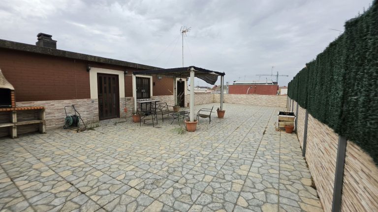 CASA INDEPENDIENTE CON 5 HABITACIONES ADAPTADA PARA ALQUILER DE HABITACIONES EN PARLA – ZONA CENTRO — Casalia Inmobiliaria, Parla (foto 4 de 47)