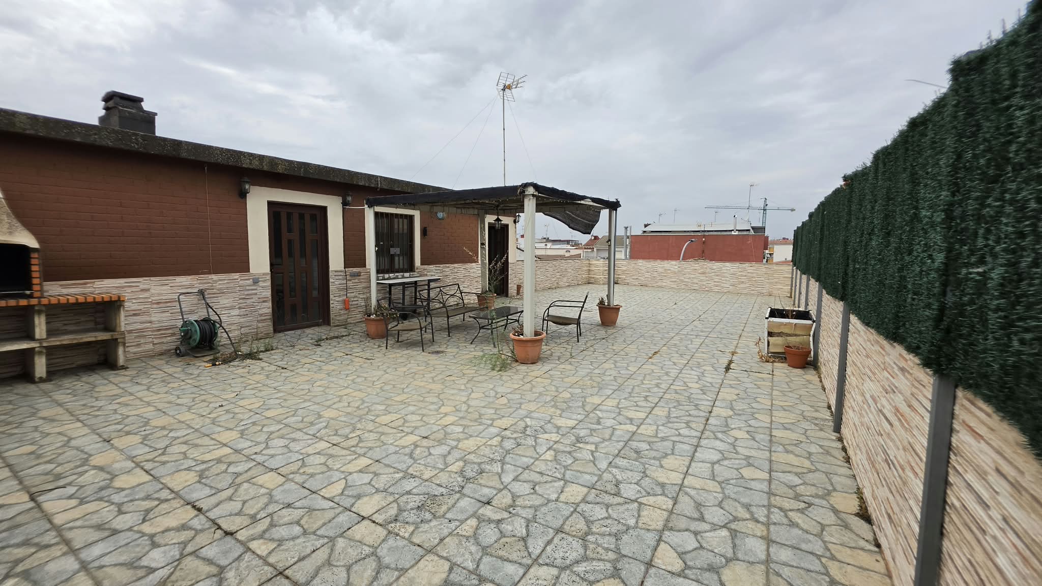 CASA INDEPENDIENTE CON 5 HABITACIONES ADAPTADA PARA ALQUILER DE HABITACIONES EN PARLA – ZONA CENTRO — Casalia Inmobiliaria, Parla (foto 4 de 47)