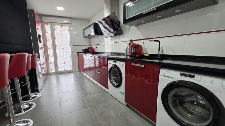CASA INDEPENDIENTE CON 5 HABITACIONES ADAPTADA PARA ALQUILER DE HABITACIONES EN PARLA – ZONA CENTRO — Casalia Inmobiliaria, Parla (foto 9 de 47)