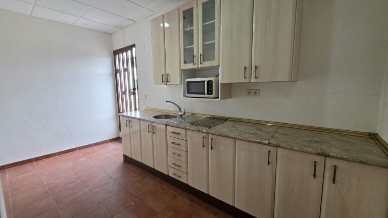 CASA INDEPENDIENTE CON 5 HABITACIONES ADAPTADA PARA ALQUILER DE HABITACIONES EN PARLA – ZONA CENTRO — Casalia Inmobiliaria, Parla (foto 5 de 47)