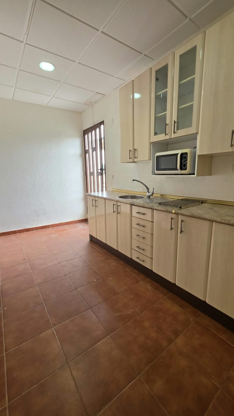 CASA INDEPENDIENTE CON 5 HABITACIONES ADAPTADA PARA ALQUILER DE HABITACIONES EN PARLA – ZONA CENTRO — Casalia Inmobiliaria, Parla (foto 6 de 47)