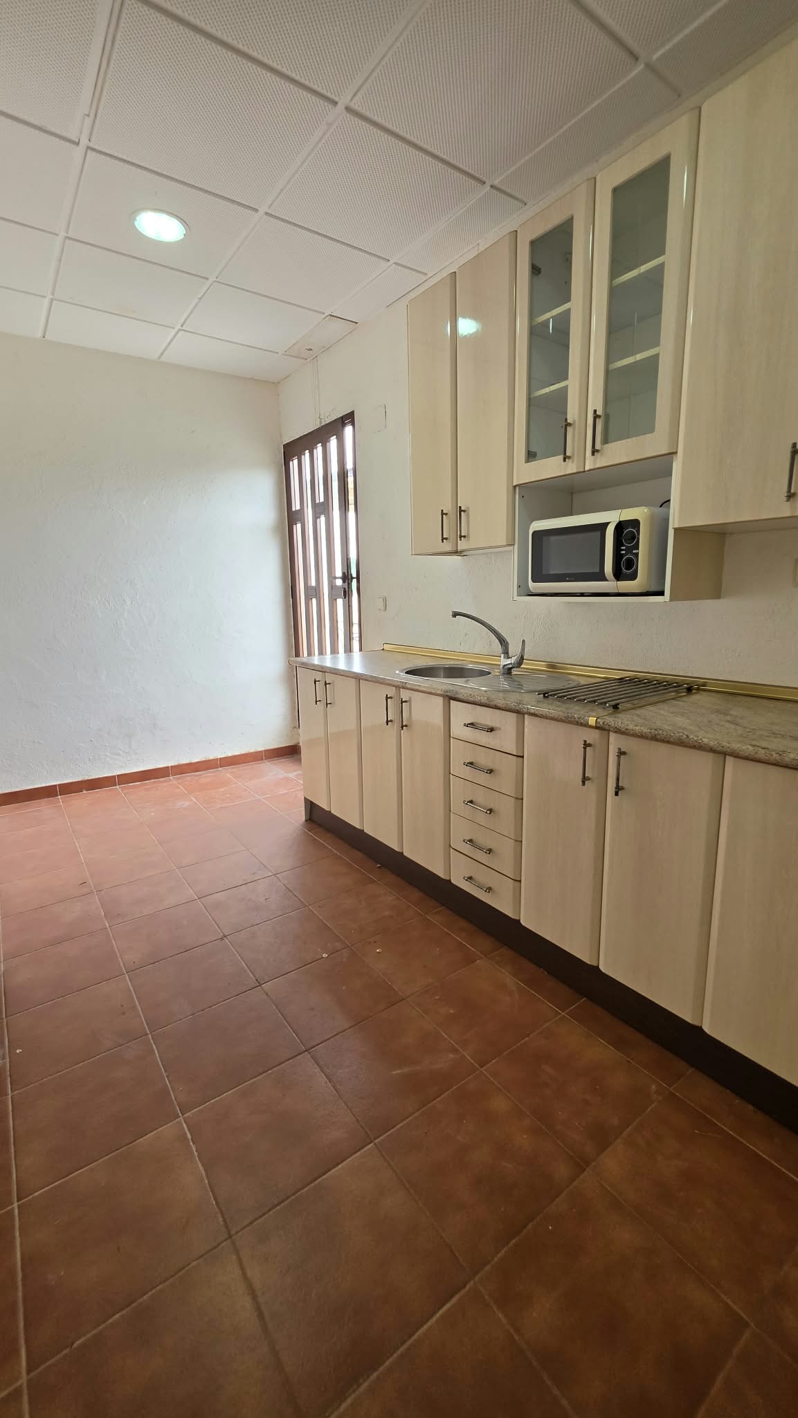 CASA INDEPENDIENTE CON 5 HABITACIONES ADAPTADA PARA ALQUILER DE HABITACIONES EN PARLA – ZONA CENTRO — Casalia Inmobiliaria, Parla (foto 6 de 47)