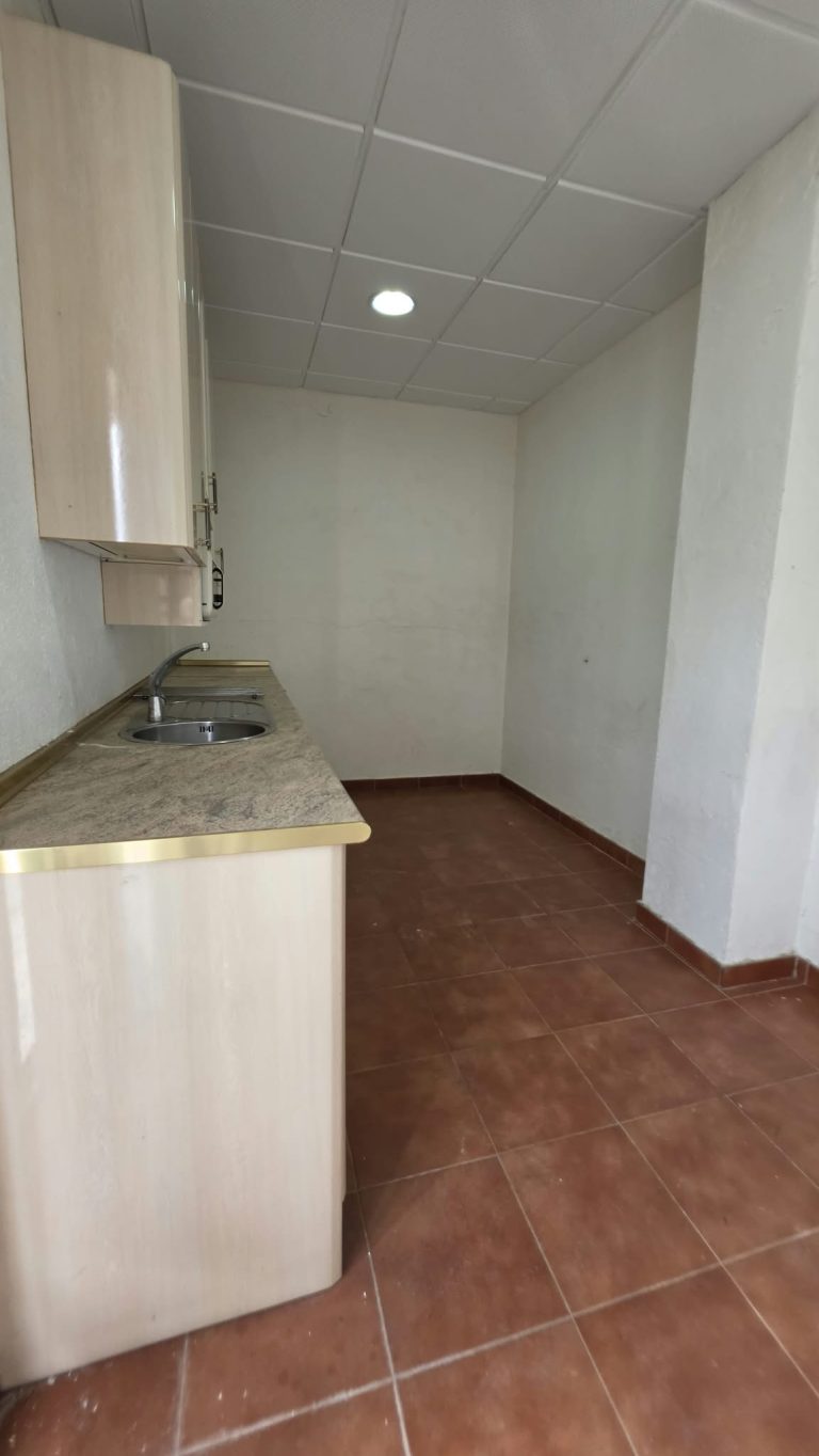 CASA INDEPENDIENTE CON 5 HABITACIONES ADAPTADA PARA ALQUILER DE HABITACIONES EN PARLA – ZONA CENTRO — Casalia Inmobiliaria, Parla (foto 7 de 47)