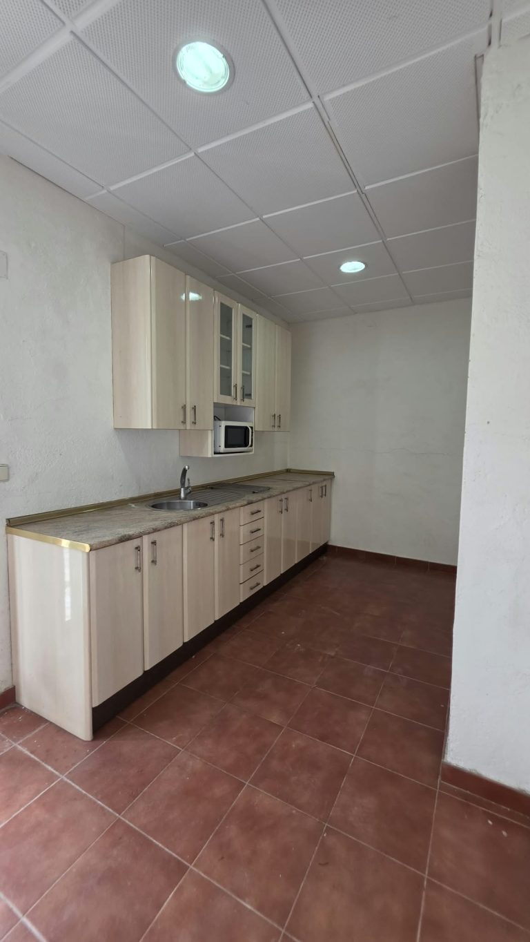CASA INDEPENDIENTE CON 5 HABITACIONES ADAPTADA PARA ALQUILER DE HABITACIONES EN PARLA – ZONA CENTRO — Casalia Inmobiliaria, Parla (foto 8 de 47)