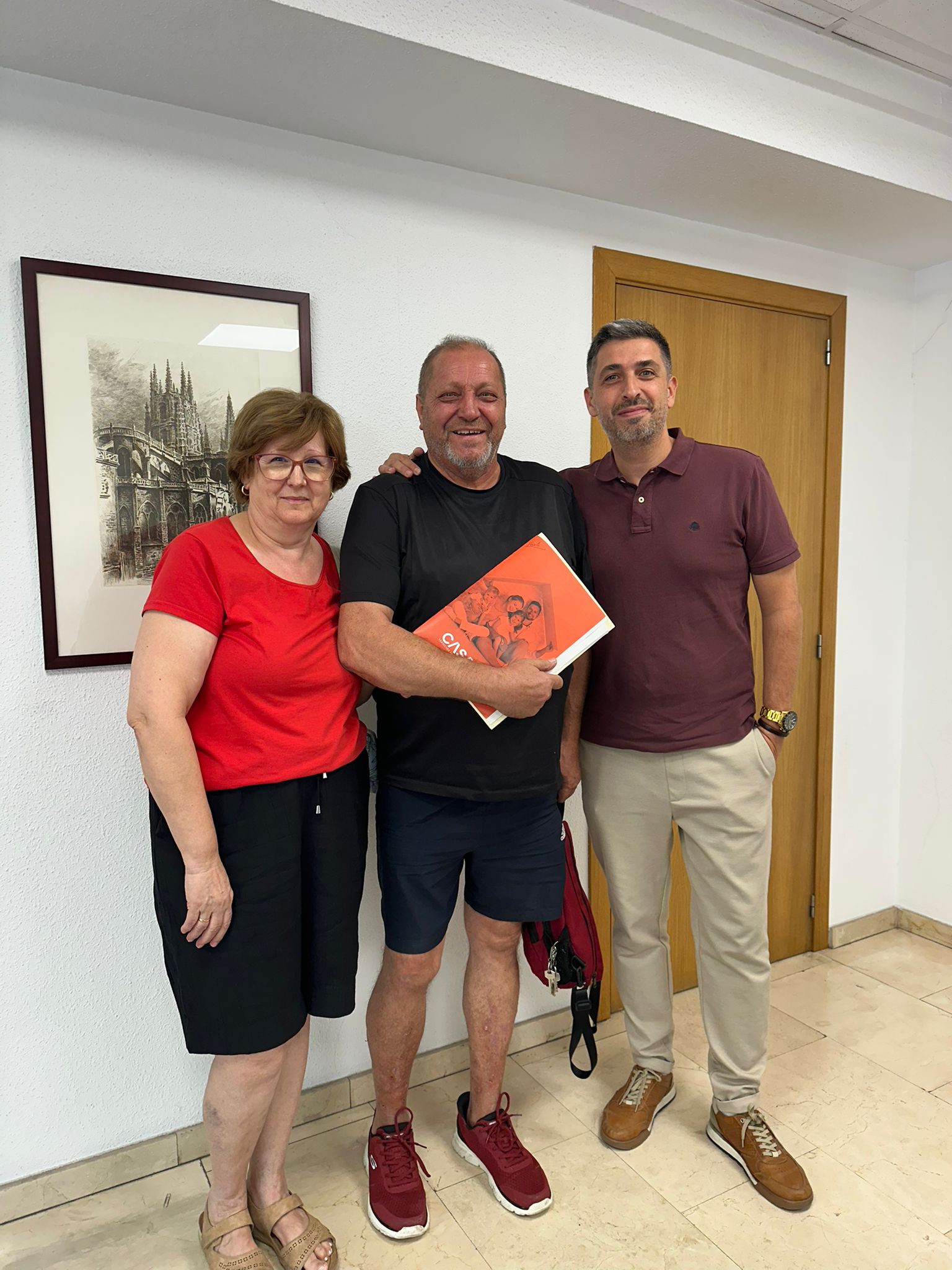 WhatsApp-Image-2026-09-30-at-11.31.49-2 Clientes de Casalia Inmobiliaria el día de la firma de su vivienda