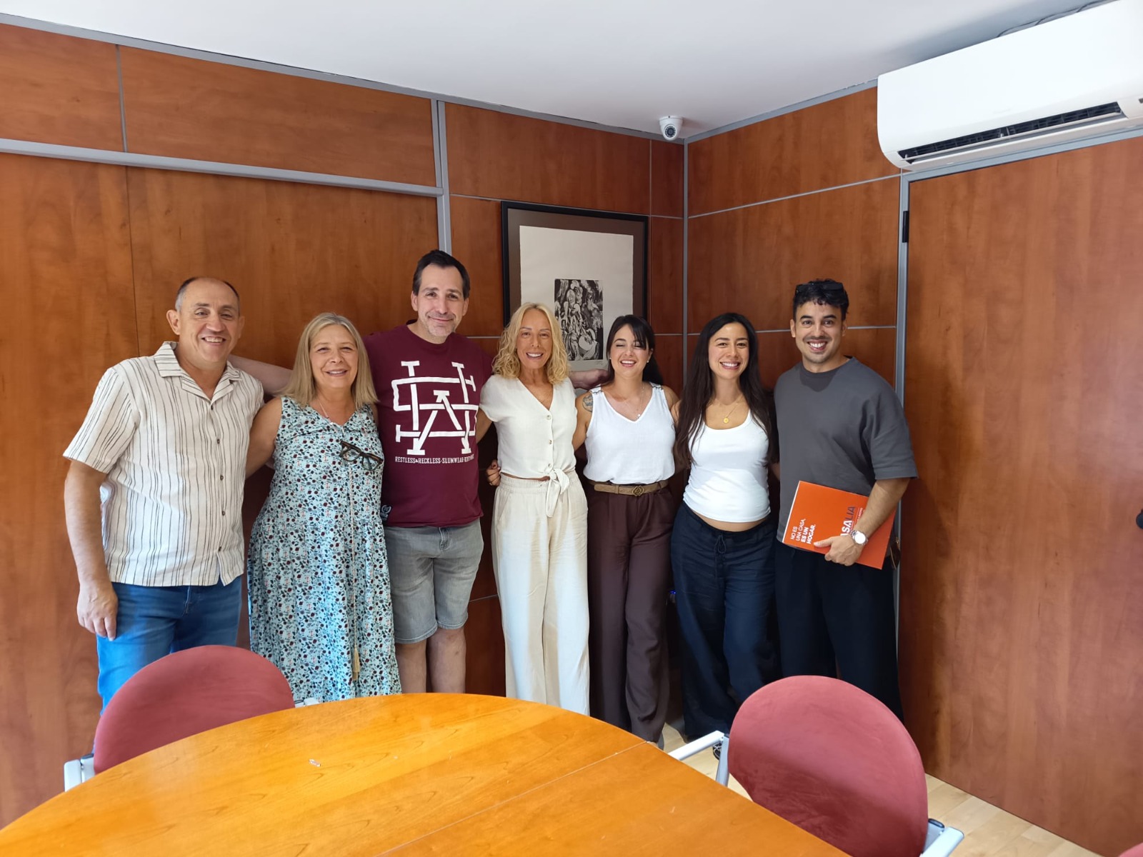 WhatsApp-Image-2026-09-30-at-11.31.51-1 Clientes de Casalia Inmobiliaria el día de la firma de su vivienda